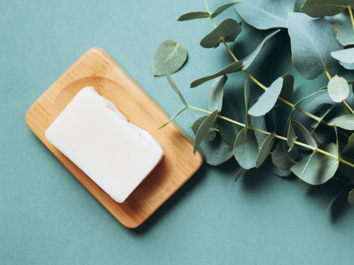  Haarseife auf türkisem Hintergrund 