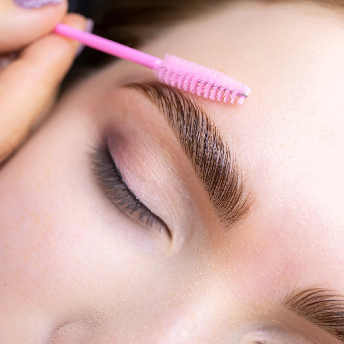  Augenbrauenhaare Styling und Laminierung 