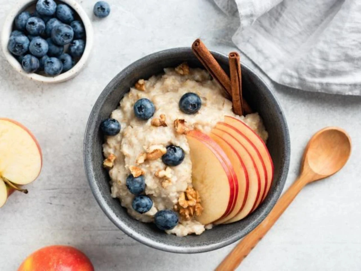  Buntes Porridge mit Obst 