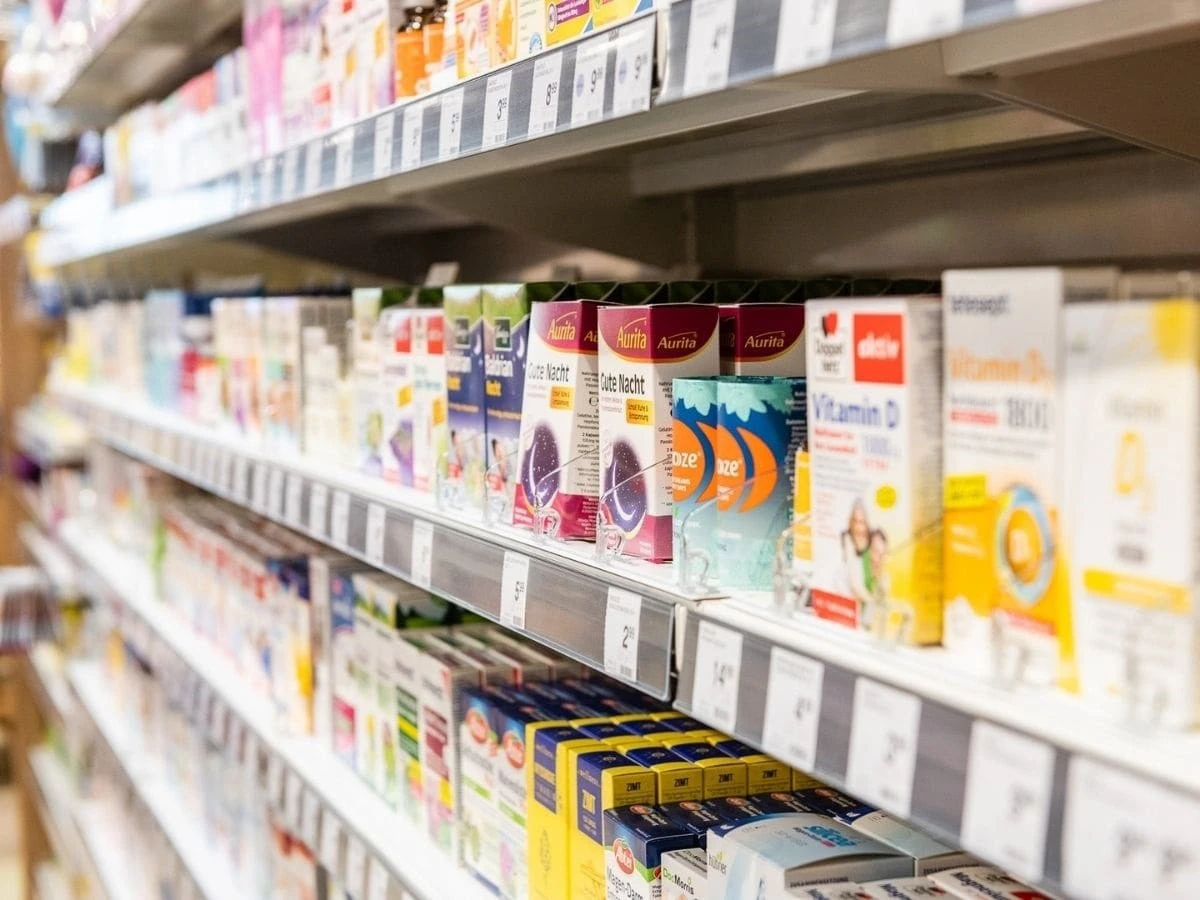  Nahrungsergänzungsmittel Sortiment in einer BIPA Filiale 