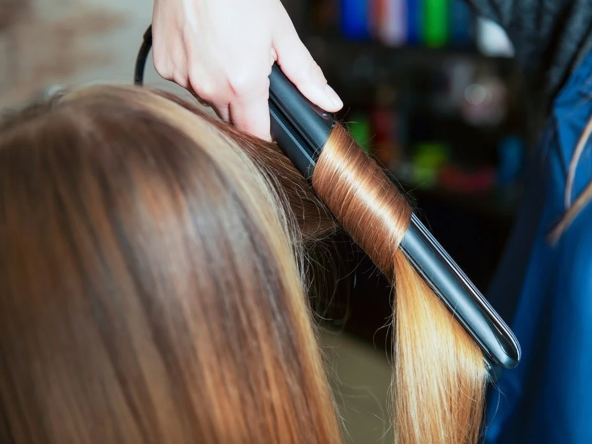  Locken machen mit Glätteisen 