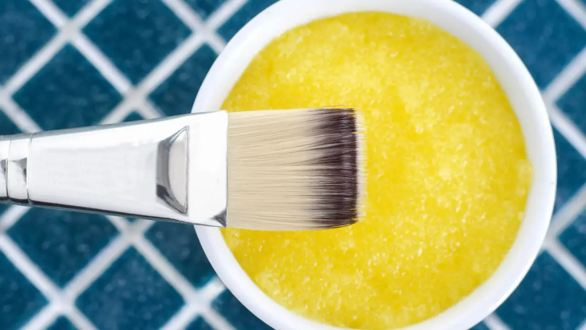  DIY AHA / BHA Peeling bestehend aus Zitrone, Olivenöl und Honig 