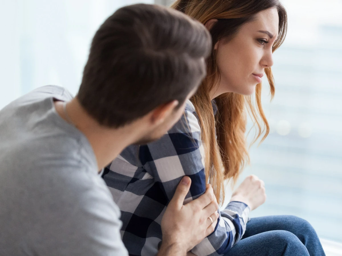  Mann und Frau streiten 