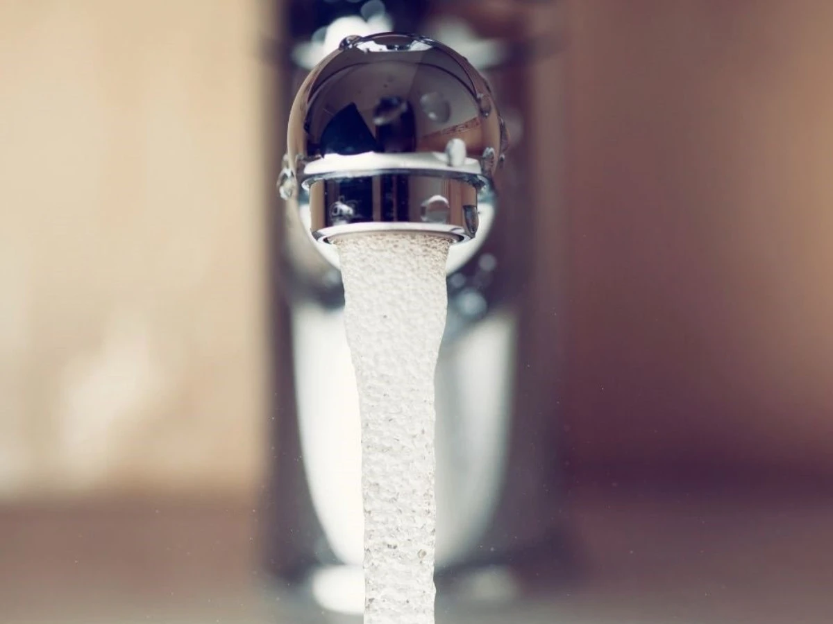  Wasser aus dem Wasserhahn 