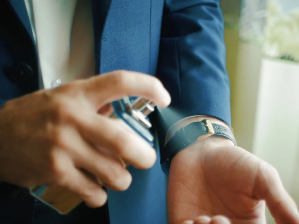  Nahaufnahme Mann oder mit Parfum 